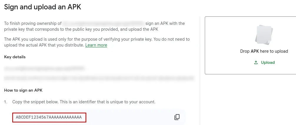 Une capture d’écran de la boîte de dialogue « Upload APK » avec l’extrait d’identifiant du nom de package mis en évidence.